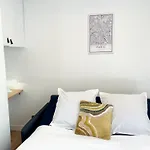Charming & Bright Studio Apartment Heart Of Paris 2 Le Marais